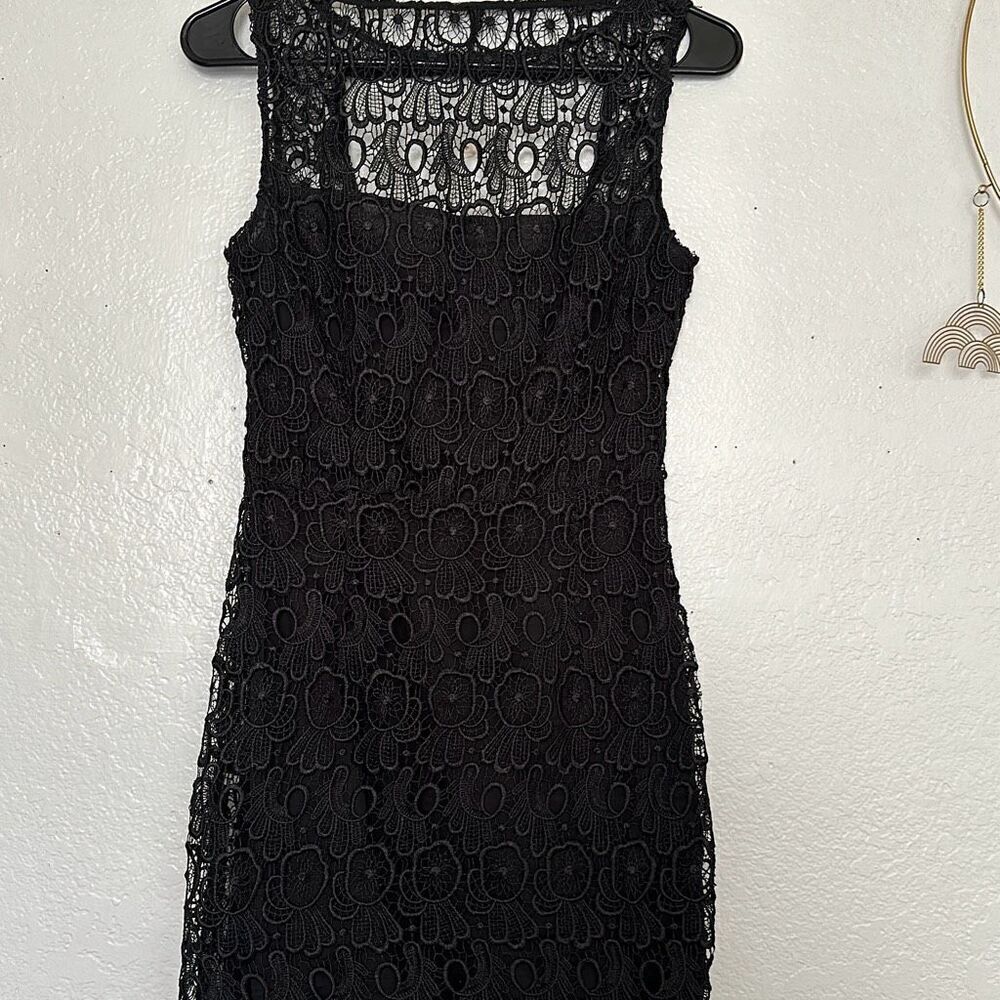 BB Dakota Size 2 Black Crochet Lace fitted dress - Picture 3 of 6
